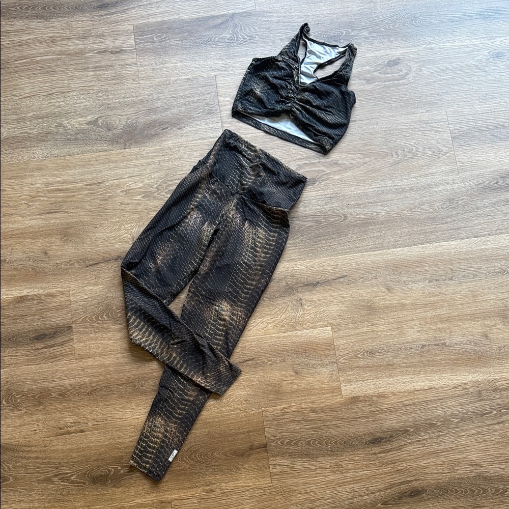 Coco on the Go High-Waist Snake Print Leggings with Matching Sports Bra